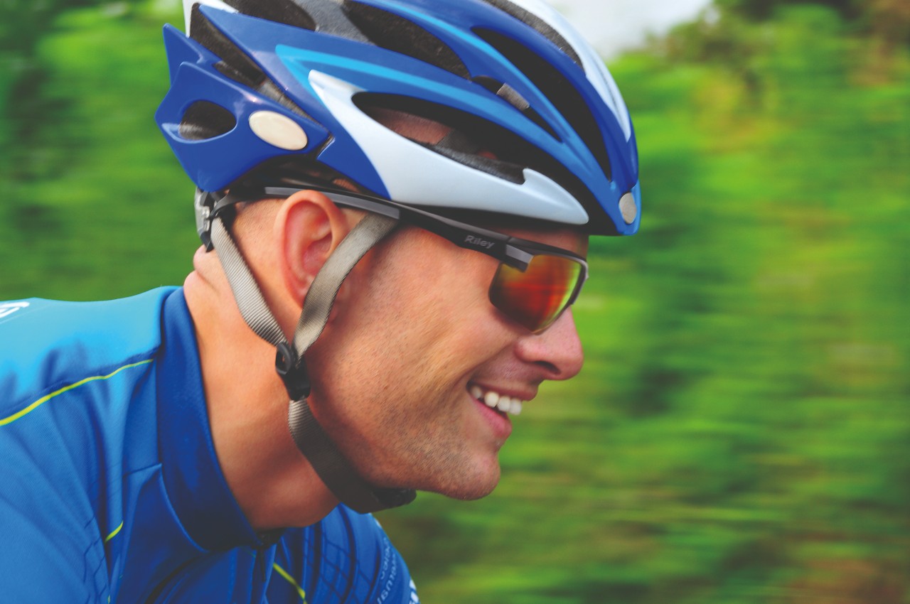 Protective glasses for sports